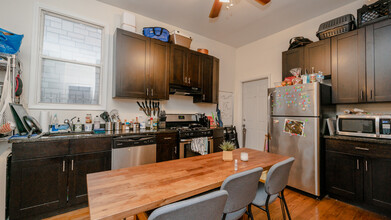 1644 N Artesian Ave in Chicago, IL - Building Photo - Interior Photo