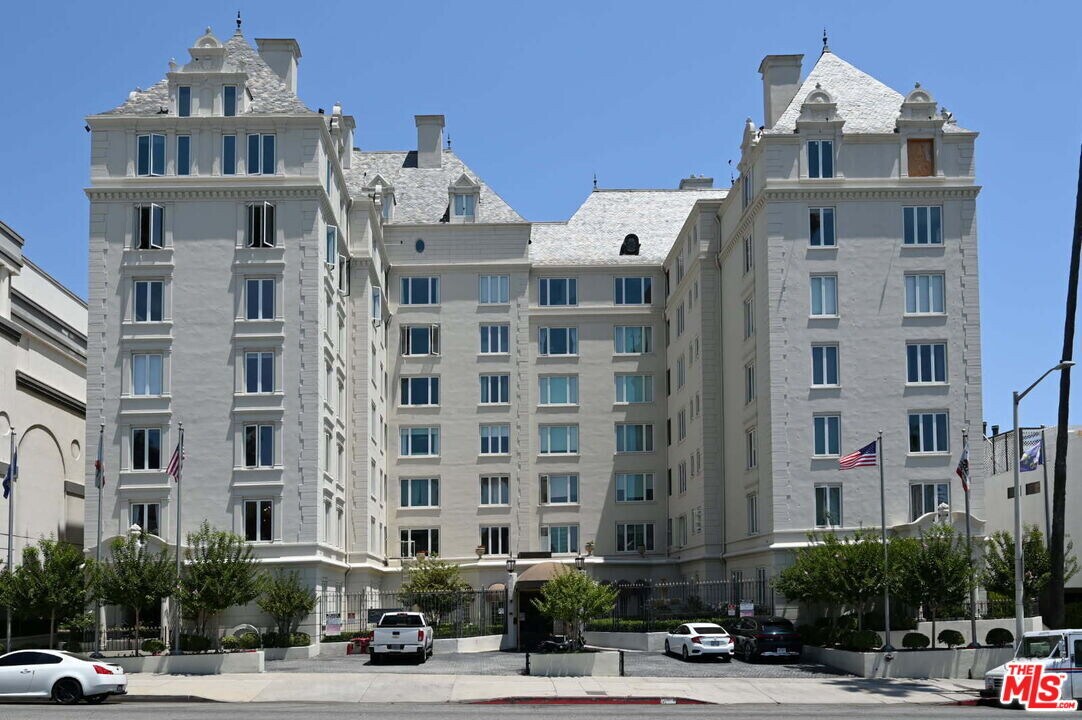 1424 N Crescent Heights Blvd in West Hollywood, CA - Building Photo