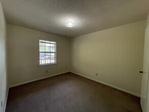 215 Darsey Rd in Hinesville, GA - Building Photo - Building Photo