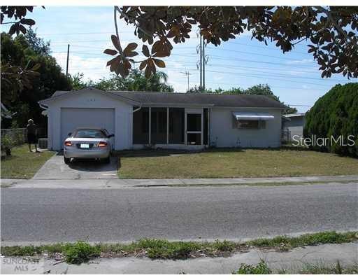 1143 Dartmouth Dr in Holiday, FL - Building Photo