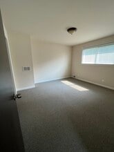 128 E Farnum Ave in Royal Oak, MI - Foto de edificio - Building Photo