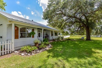 38094 Joe Loggins Rd in Hempstead, TX - Building Photo - Building Photo