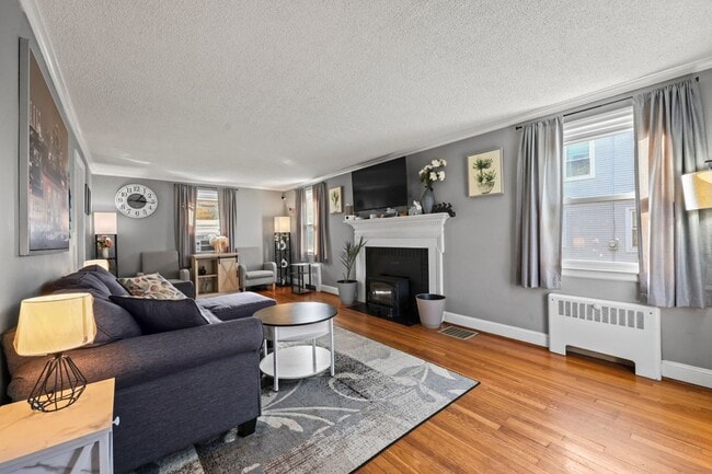 133 Robbins Ave in Newington, CT - Foto de edificio - Building Photo