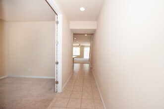 7659 Dewy Falls Ave in Las Vegas, NV - Building Photo - Building Photo