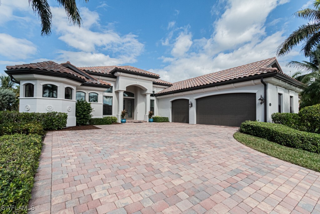 3273 Runaway Ln in Naples, FL - Building Photo