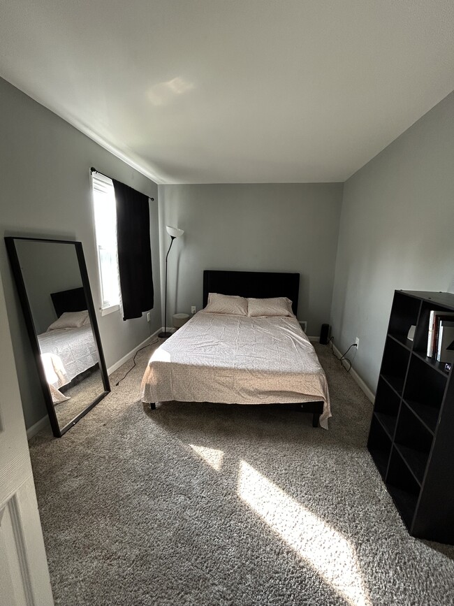 5711 Rollins Ln in Capitol Heights, MD - Foto de edificio - Building Photo