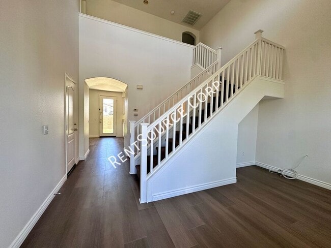 28132 Castillo Ln in Santa Clarita, CA - Building Photo - Building Photo
