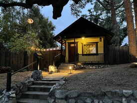 11 N Mountain Trail in Sierra Madre, CA - Building Photo