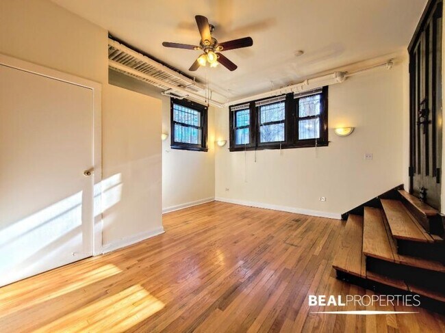 property at 816 W Waveland Ave
