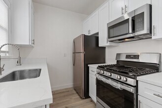 1045 E 4th St in Long Beach, CA - Building Photo - Building Photo