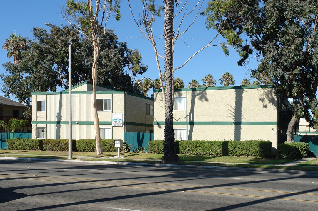 511-521 W Channel Islands Blvd in Oxnard, CA - Building Photo