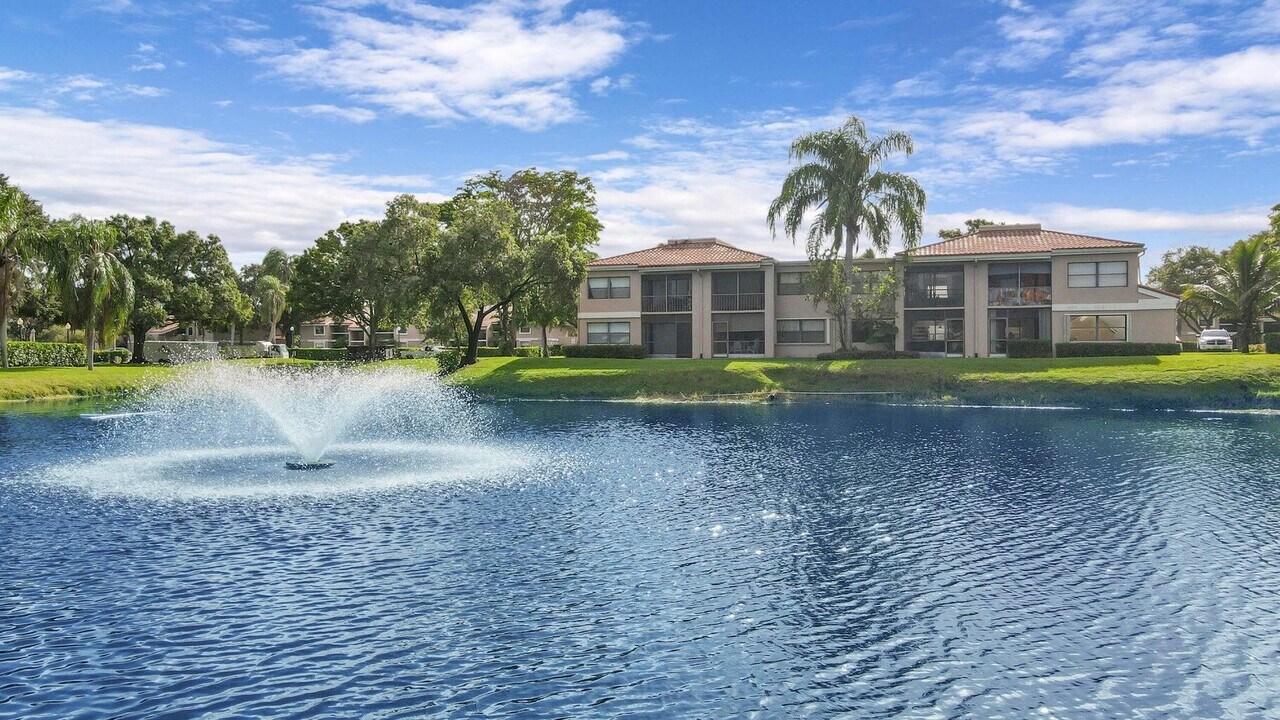 12911 Briarlake Dr in West Palm Beach, FL - Foto de edificio