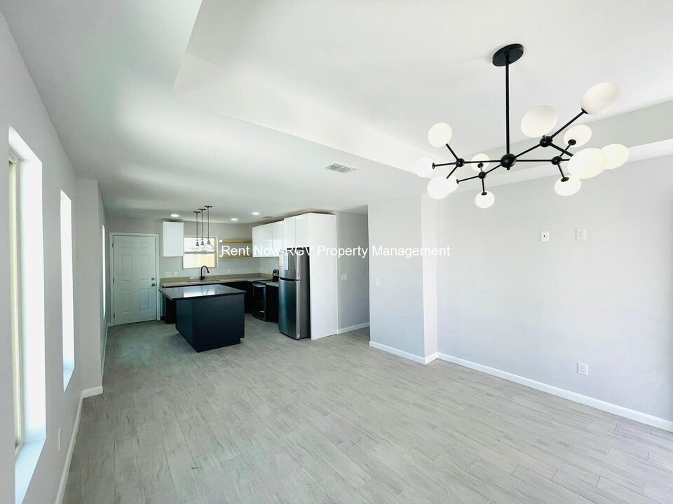 3802 Las Vistas Ln, Unit 3 in Weslaco, TX - Building Photo