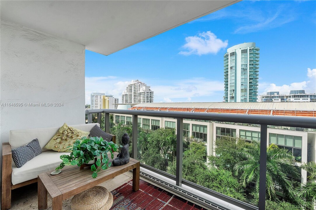 6039 Collins Ave, Unit 934 in Miami Beach, FL - Building Photo