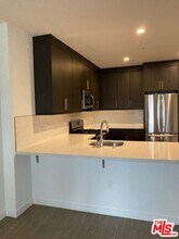 11405 Chandler Blvd in Los Angeles, CA - Building Photo - Building Photo