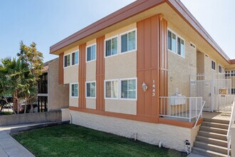 1443 W 7th St in San Pedro, CA - Foto de edificio - Building Photo