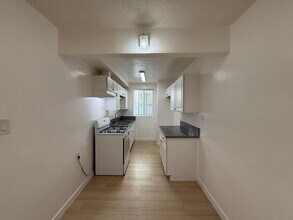 2043 S Bedford St in Los Angeles, CA - Building Photo - Building Photo