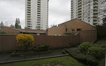 5645 Barker in Burnaby, BC - Building Photo - Building Photo