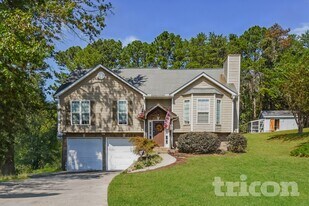 125 Palm Lake Dr in Canton, GA - Building Photo