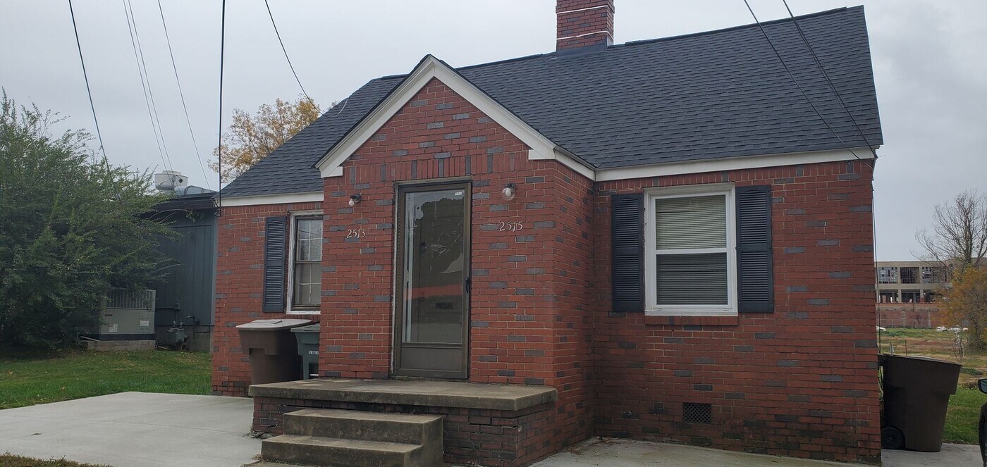 2515 Spring Garden St in Greensboro, NC - Foto de edificio