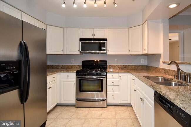 6603 Thackwell Way-Unit -A in Alexandria, VA - Building Photo - Building Photo