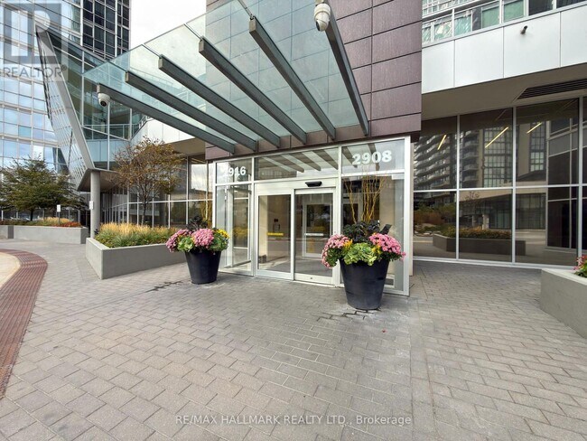 2916 Hwy 7 in Vaughan, ON - Building Photo - Building Photo