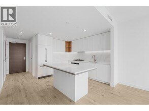 720 Farrow St in Coquitlam, BC - Building Photo - Building Photo