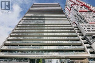330 Richmond St W in Toronto, ON - Building Photo