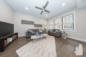 2620 N Rockwell St, Unit 3 in Chicago, IL - Building Photo - Building Photo