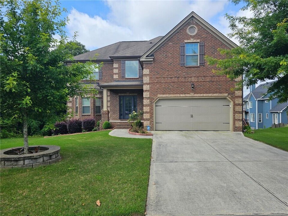 204 Misty Grove Dr SE in Loganville, GA - Building Photo