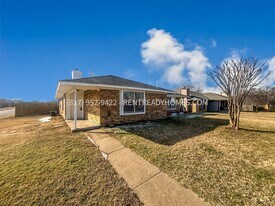 3338 Heritage Ln in Forest Hill, TX - Building Photo