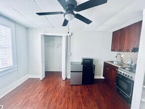 5th Ave Loft Apartments in St. Petersburg, FL - Foto de edificio - Building Photo