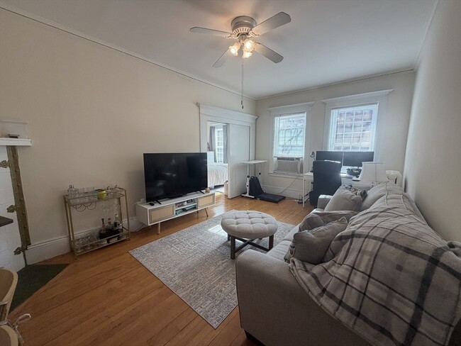 1277 Commonwealth Ave in Boston, MA - Building Photo - Building Photo