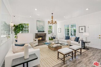 200 S Almont Dr in Beverly Hills, CA - Building Photo - Building Photo