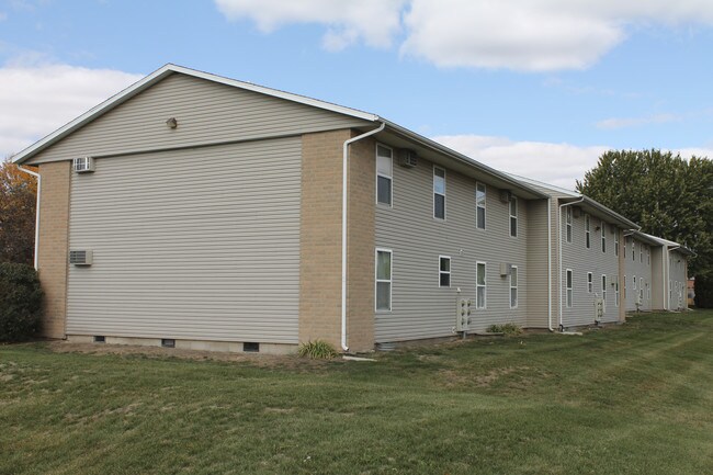 Westridge Apartments in Mendota, IL - Building Photo - Building Photo