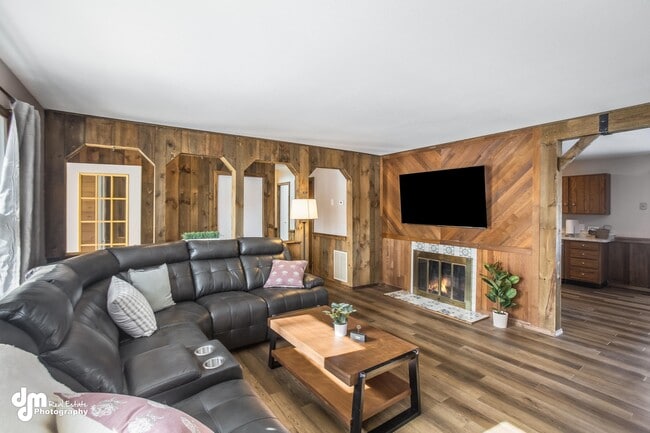 1431 E Holland Ave in Wasilla, AK - Building Photo - Building Photo