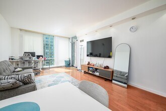 20 Newport Pkwy in Jersey City, NJ - Building Photo - Building Photo