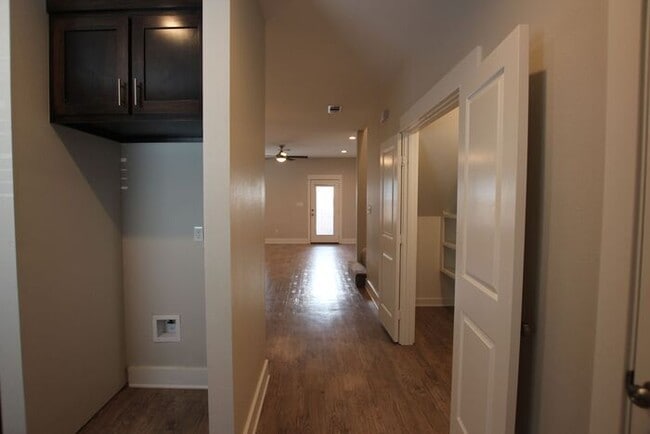 307 N Henry St in Mineola, TX - Building Photo - Building Photo