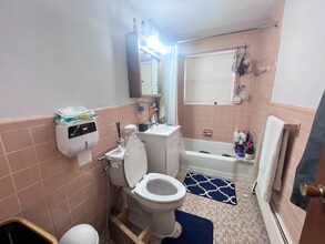 35 Montvale Ave in Woburn, MA - Foto de edificio - Building Photo