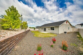 1618 N Snowfield Pl in Kuna, ID - Building Photo - Building Photo