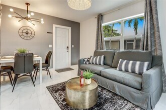 2302 Taylor St in Hollywood, FL - Building Photo - Building Photo