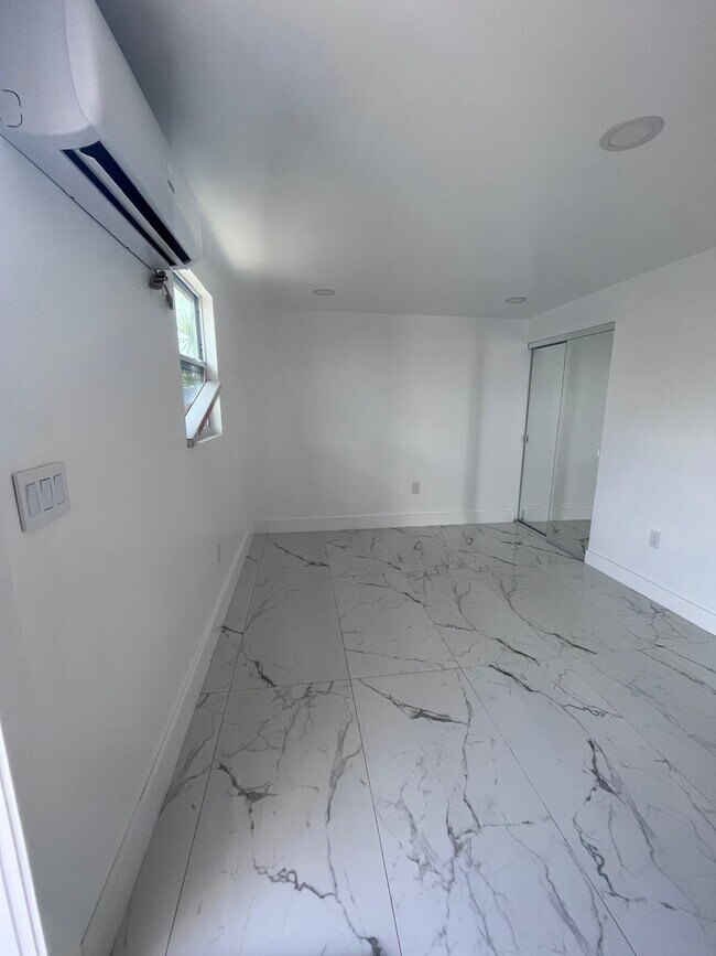 1101 SW 51st Ave in Plantation, FL - Building Photo - Building Photo