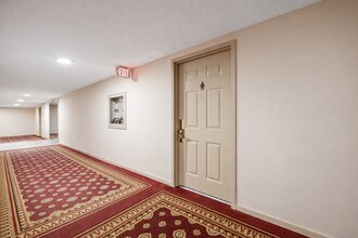 5600 N Flagler Dr, Unit 804 in West Palm Beach, FL - Building Photo - Building Photo