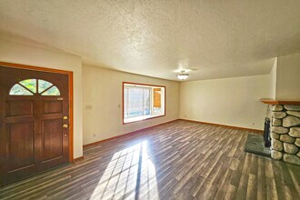 9321 Donna Ave in Northridge, CA - Building Photo - Building Photo