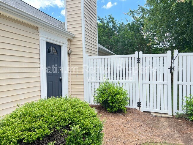 725 Avening Ct in Alpharetta, GA - Building Photo - Building Photo