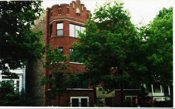2439-2443 N Burling St in Chicago, IL - Foto de edificio - Building Photo