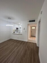 5111 W Oakland Park Blvd in Lauderdale Lakes, FL - Building Photo - Building Photo