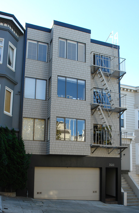 321 Chestnut St in San Francisco, CA - Building Photo