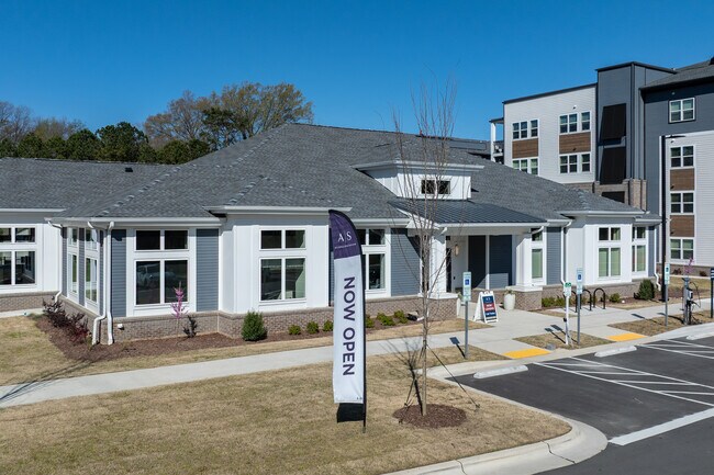 Allora Southview in Raleigh, NC - Building Photo - Building Photo