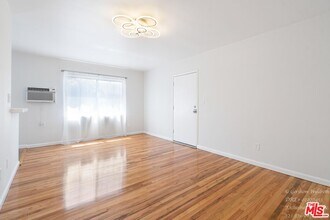 6640 Woodman Ave in Los Angeles, CA - Building Photo - Building Photo